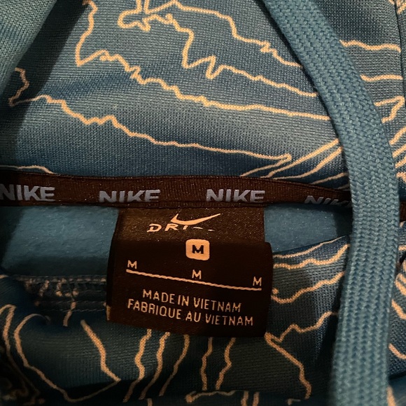 Nike sweatshirt for cold - Picture 2 of 2